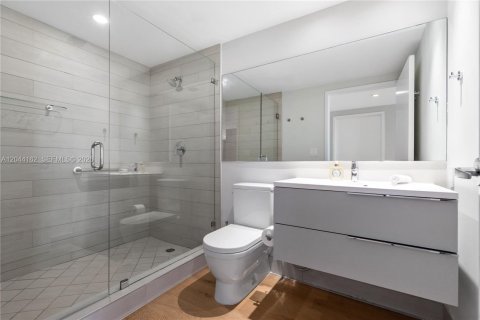 Condo in Bay Harbor Islands, Florida, 3 bedrooms № 2178320 - photo 17