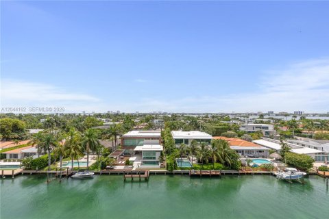 Condo in Bay Harbor Islands, Florida, 3 bedrooms № 2178320 - photo 2