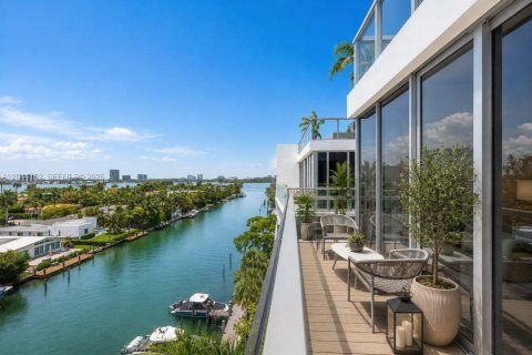 Condo in Bay Harbor Islands, Florida, 3 bedrooms  № 2178320