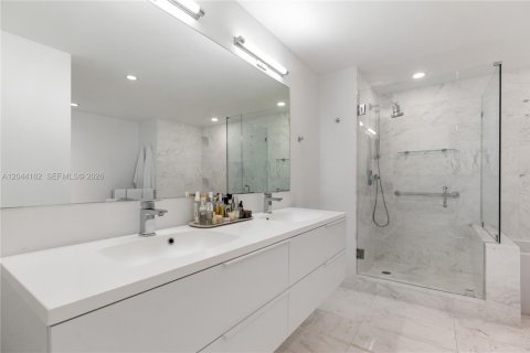 Condo in Bay Harbor Islands, Florida, 3 bedrooms № 2178320 - photo 10