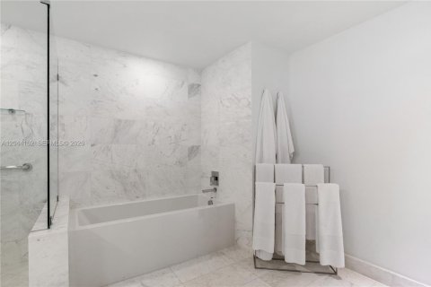 Condo in Bay Harbor Islands, Florida, 3 bedrooms № 2178320 - photo 8