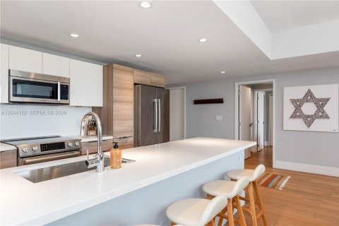 Condo in Bay Harbor Islands, Florida, 3 bedrooms № 2178320 - photo 27