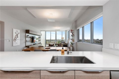 Condo in Bay Harbor Islands, Florida, 3 bedrooms № 2178320 - photo 29