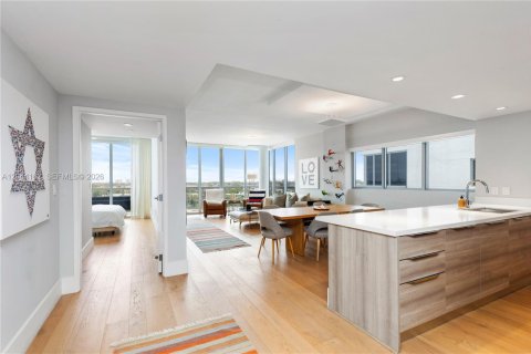 Condo in Bay Harbor Islands, Florida, 3 bedrooms № 2178320 - photo 19