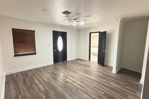 Villa ou maison à vendre à Tampa, Floride: 4 chambres, 157.75 m2 № 1675428 - photo 2