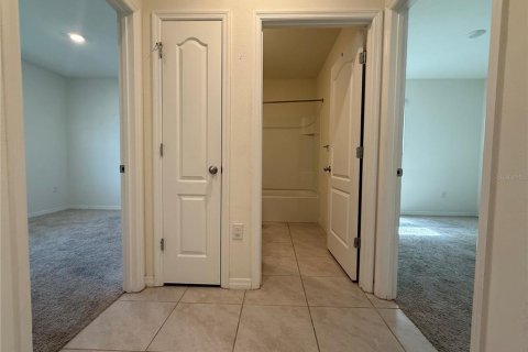 Villa ou maison à louer à Apopka, Floride: 4 chambres, 152.27 m2 № 2157734 - photo 11