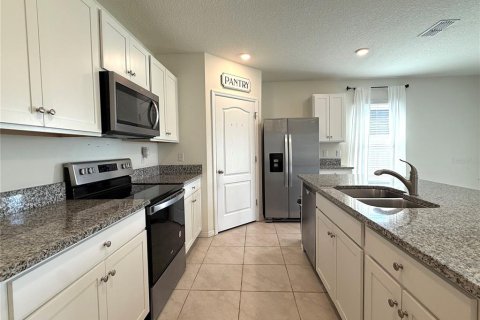 Villa ou maison à louer à Apopka, Floride: 4 chambres, 152.27 m2 № 2157734 - photo 7