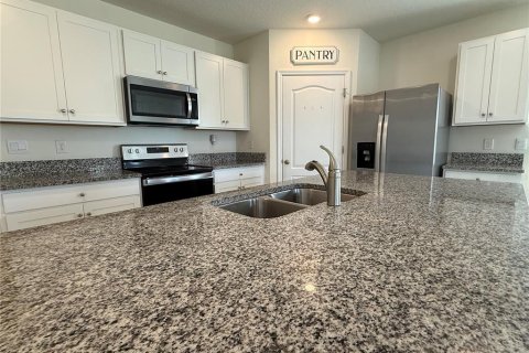 Villa ou maison à louer à Apopka, Floride: 4 chambres, 152.27 m2 № 2157734 - photo 6