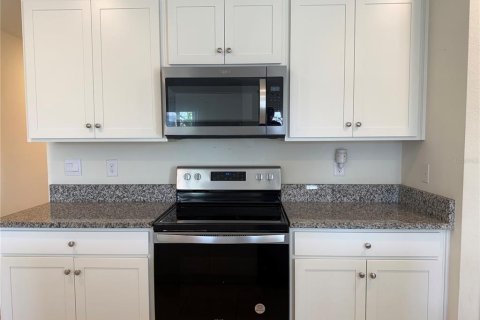 Villa ou maison à louer à Apopka, Floride: 4 chambres, 152.27 m2 № 2157734 - photo 8