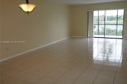 Condo in Weston, Florida, 2 bedrooms  № 1994316 - photo 3