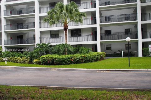Condo in Weston, Florida, 2 bedrooms  № 1994316 - photo 1