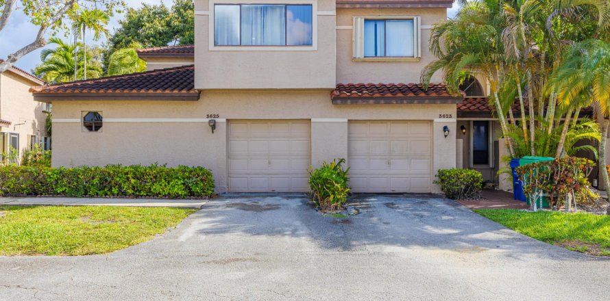 Adosado en Lauderhill, Florida 2 dormitorios, 173.17 m2 № 2084780