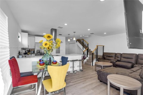 Commercial property in Miami, Florida 312.15 sq.m. № 1958435 - photo 16