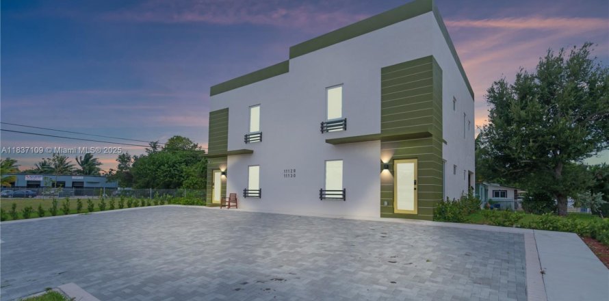 Commercial property in Miami, Florida 312.15 sq.m. № 1958435