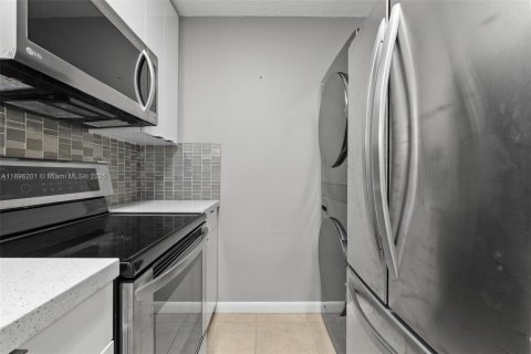 Condo in Coral Springs, Florida, 2 bedrooms  № 1948669 - photo 8