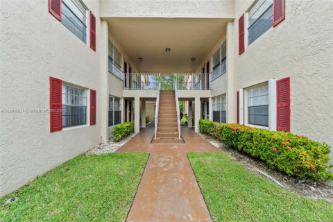 Condo in Coral Springs, Florida, 2 bedrooms  № 1948669 - photo 2