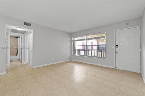 Condo in Coral Springs, Florida, 2 bedrooms  № 1948669 - photo 6