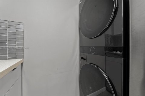 Condo in Coral Springs, Florida, 2 bedrooms  № 1948669 - photo 12