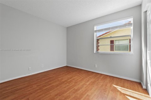 Condo in Coral Springs, Florida, 2 bedrooms  № 1948669 - photo 17