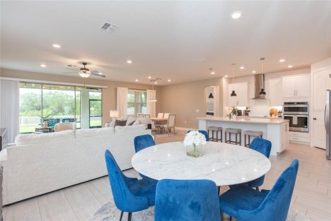 Villa ou maison à vendre à Wesley Chapel, Floride: 4 chambres, 271.46 m2 № 2337300 - photo 9
