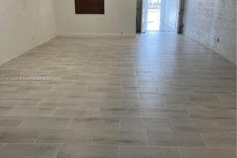 Propiedad comercial en venta en Hollywood, Florida № 1940935 - foto 6