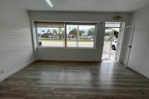 Propiedad comercial en venta en Hollywood, Florida № 1940935 - foto 9