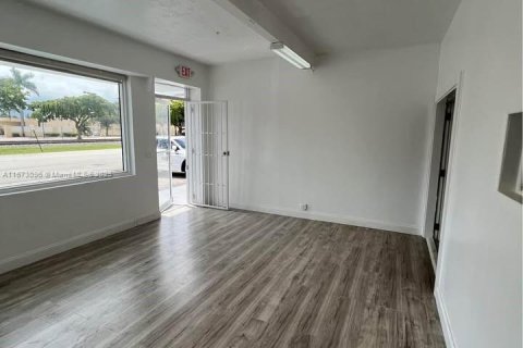 Propiedad comercial en venta en Hollywood, Florida № 1940935 - foto 8