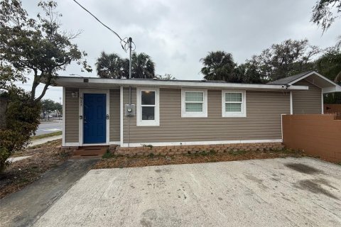 Commercial property in Lakeland, Florida 7 bedrooms, 137.5 sq.m. № 2229730
