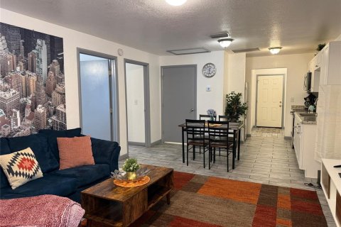 Commercial property in Lakeland, Florida 7 bedrooms, 137.5 sq.m. № 2229730 - photo 6