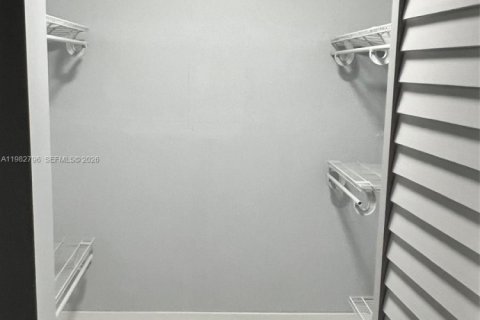 Villa ou maison à louer à Miami, Floride: 3 chambres, 169.45 m2 № 2080430 - photo 9