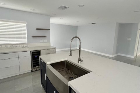 Villa ou maison à louer à Miami, Floride: 3 chambres, 169.45 m2 № 2080430 - photo 3