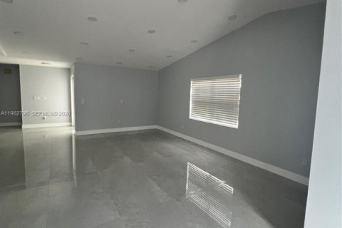 Villa ou maison à louer à Miami, Floride: 3 chambres, 169.45 m2 № 2080430 - photo 6