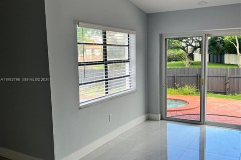 Villa ou maison à louer à Miami, Floride: 3 chambres, 169.45 m2 № 2080430 - photo 4