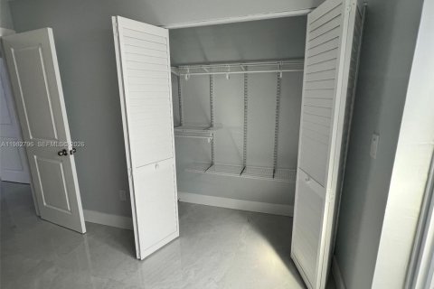 Villa ou maison à louer à Miami, Floride: 3 chambres, 169.45 m2 № 2080430 - photo 13