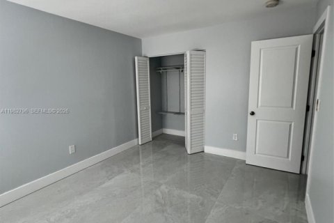 Villa ou maison à louer à Miami, Floride: 3 chambres, 169.45 m2 № 2080430 - photo 12