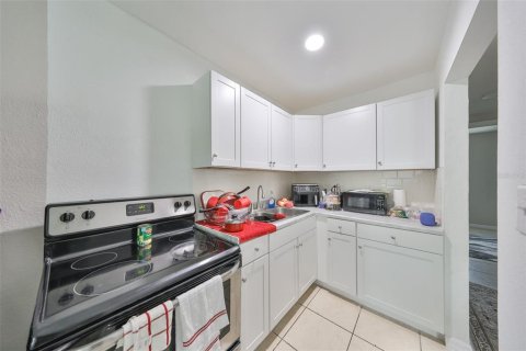 Купить коммерческую недвижимость в Ривервью, Флорида 119.57м2, № 2123883 - фото 4