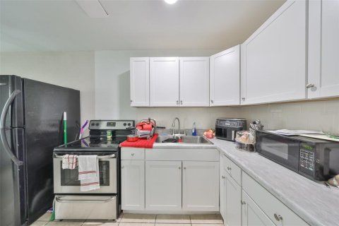Купить коммерческую недвижимость в Ривервью, Флорида 119.57м2, № 2123883 - фото 5