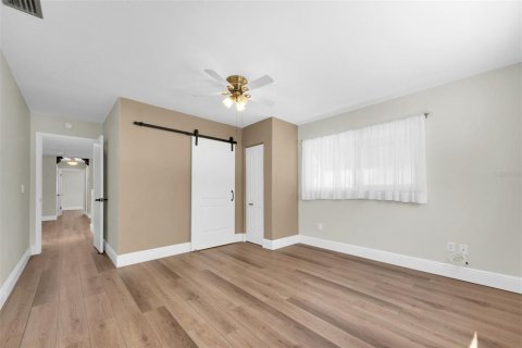 House in Saint Petersburg, Florida 3 bedrooms, 120.96 sq.m. № 1632327 - photo 13