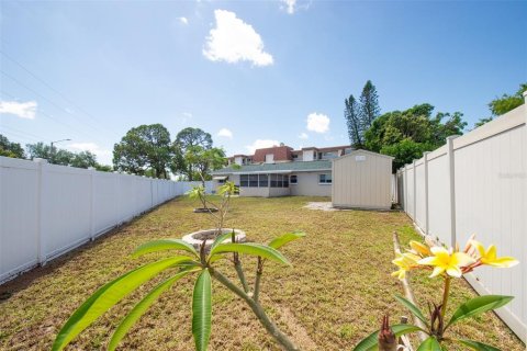 House in Saint Petersburg, Florida 3 bedrooms, 120.96 sq.m. № 1632327 - photo 19