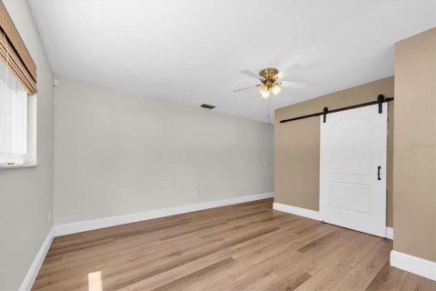 House in Saint Petersburg, Florida 3 bedrooms, 120.96 sq.m. № 1632327 - photo 14