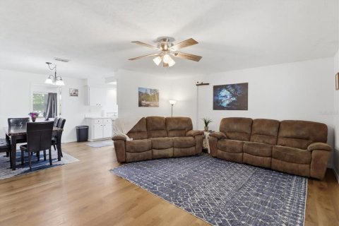 House in Beverly Hills, Florida 3 bedrooms, 124.4 sq.m. № 2211686 - photo 3