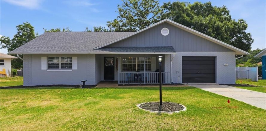 House in Beverly Hills, Florida 3 bedrooms, 124.4 sq.m. № 2211686