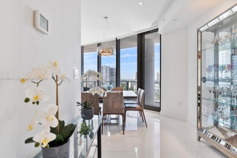 Снять в аренду кондоминиум в Санни-Айлс-Бич, Флорида 2 спальни, 136.1м2, № 2034426 - фото 2