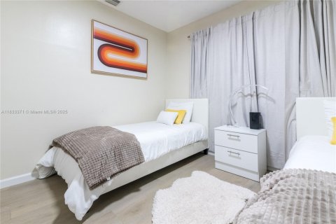 Casa en venta en Miramar, Florida, 2 dormitorios, 89.65 m2 № 2034882 - foto 15