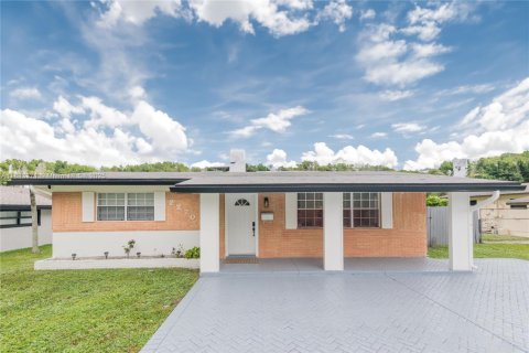 Casa en Miramar, Florida 2 dormitorios, 89.65 m2 № 2034882