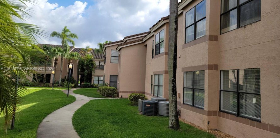 Кондоминиум с 1 спальней в Дейви, Флорида № 1986602