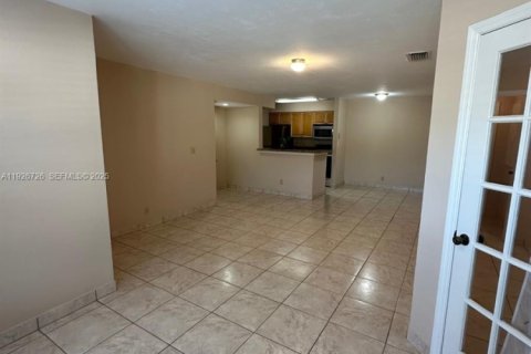 Купить кондоминиум в Дейви, Флорида 1 спальня, 74.79м2, № 1986602 - фото 2