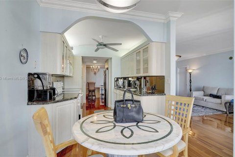 Condominio en venta en Aventura, Florida, 2 dormitorios, 144.93 m2 № 1710145 - foto 16