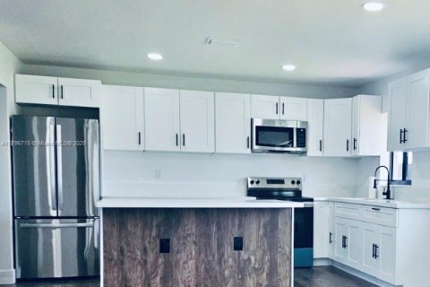 Casa en venta en Miami Gardens, Florida, 4 dormitorios, 181.9 m2 № 1728695 - foto 17