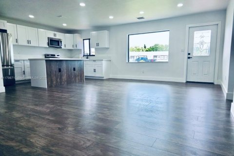Casa en venta en Miami Gardens, Florida, 4 dormitorios, 181.9 m2 № 1728695 - foto 8